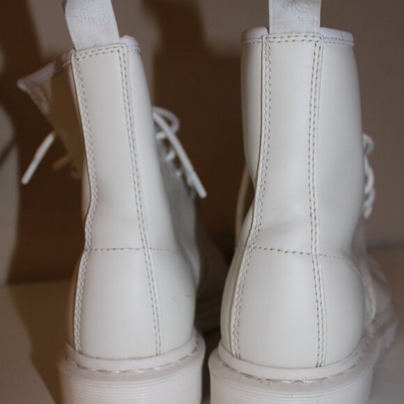 Doc Dr. Martens 14357 All White Mono Smooth Leather Combat Boots Size 7M 8W - Picture 2 of 11